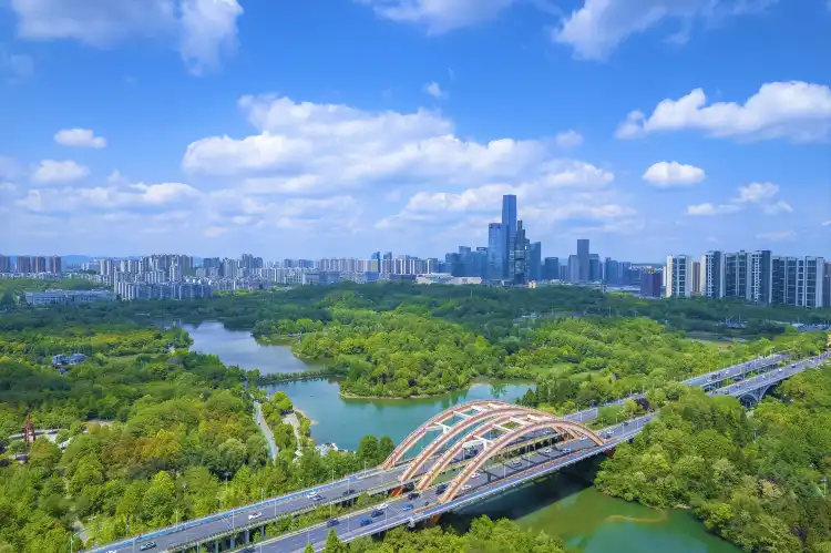 Hotels near Guanshanhu Park