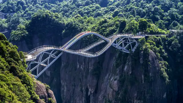 Hotels near Ruyi Bridge