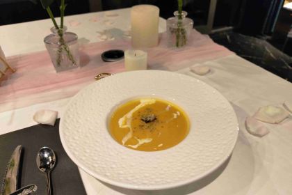 Flaky clouds ART CONCEPT RESTAURANT