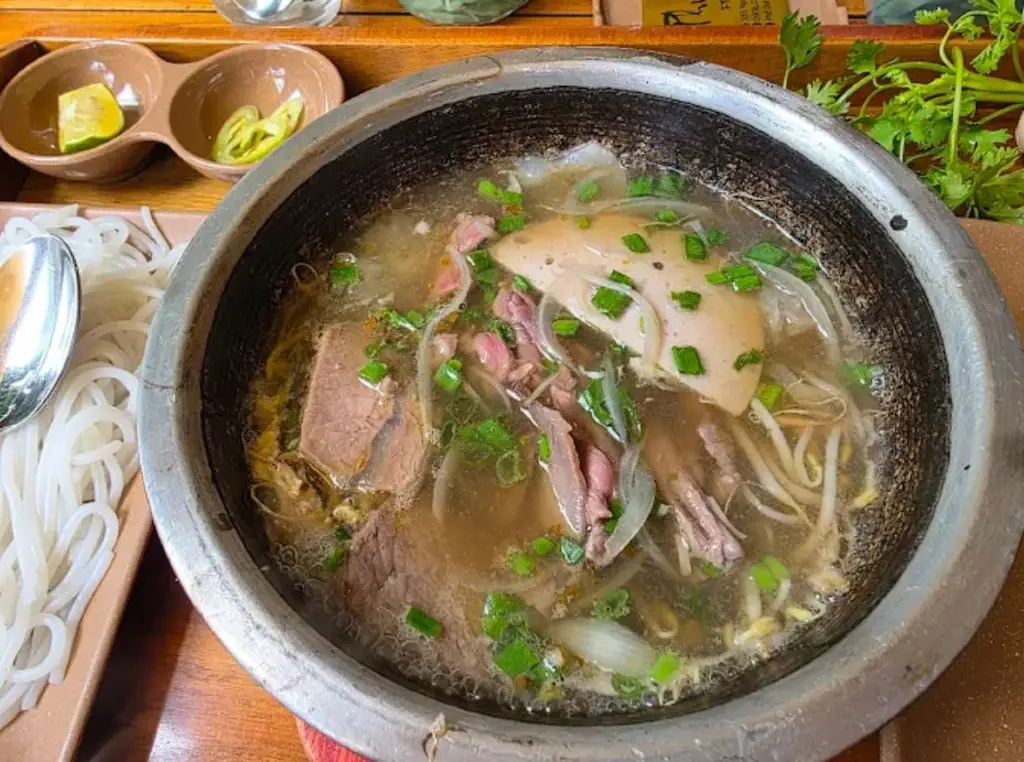Phở Bát Đá Phú Gia