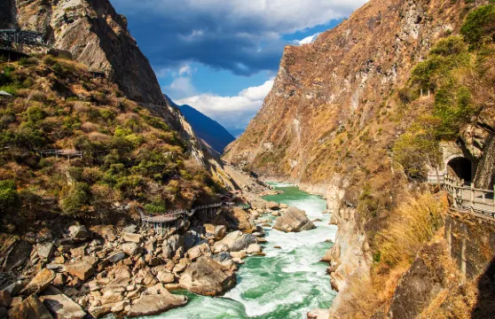 虎跳峽（香格里拉段）麗江-虎跳峽接駁車大小同價