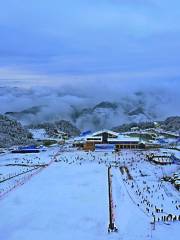 巴山羅盤頂滑雪場