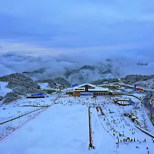 巴山羅盤頂滑雪場