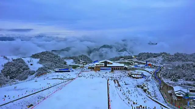 巴山羅盤頂滑雪場