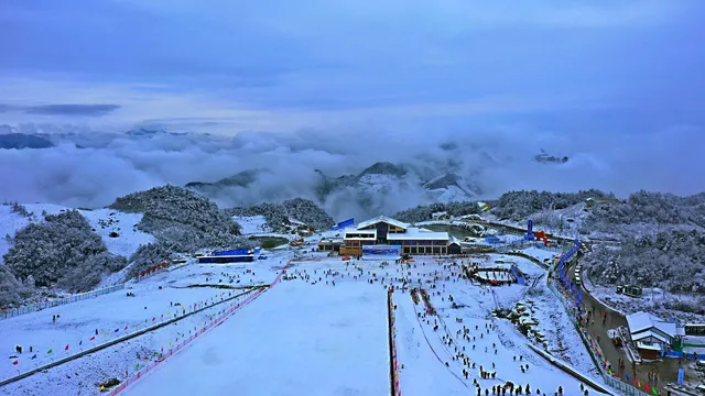 巴山羅盤頂滑雪場