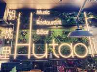 Live show while you eat 