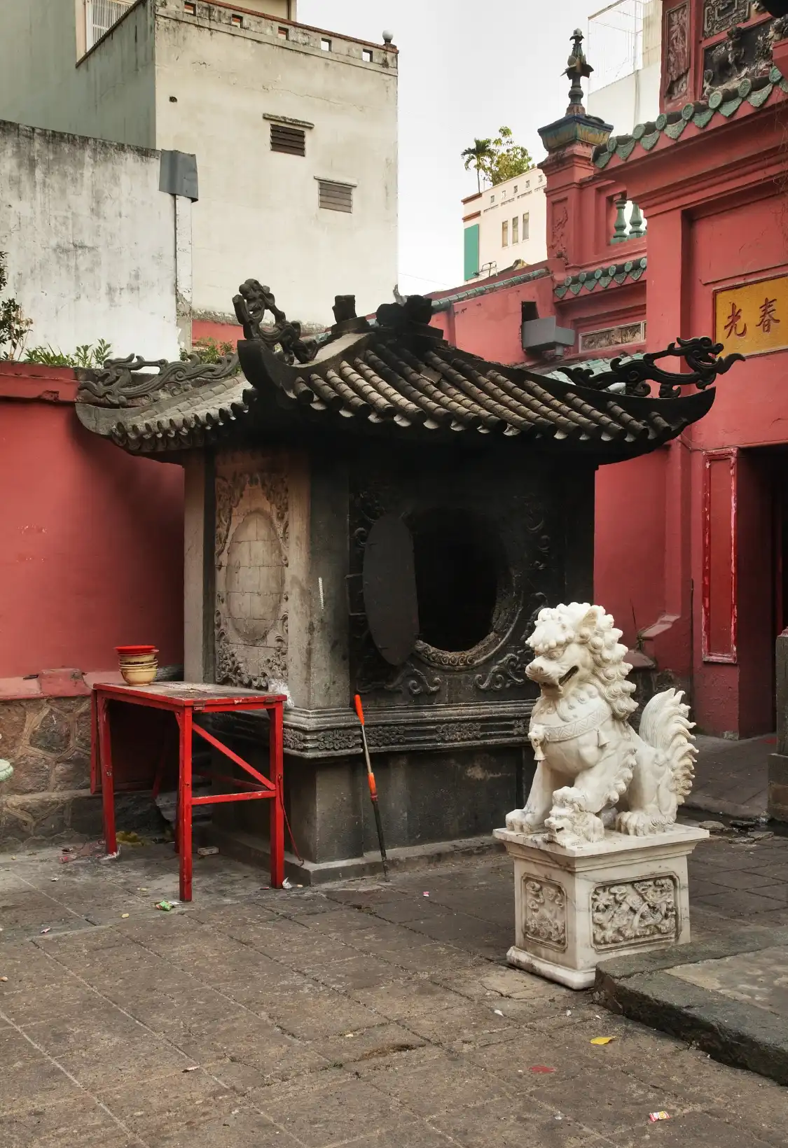 Hotels near Jade Emperor Pagoda