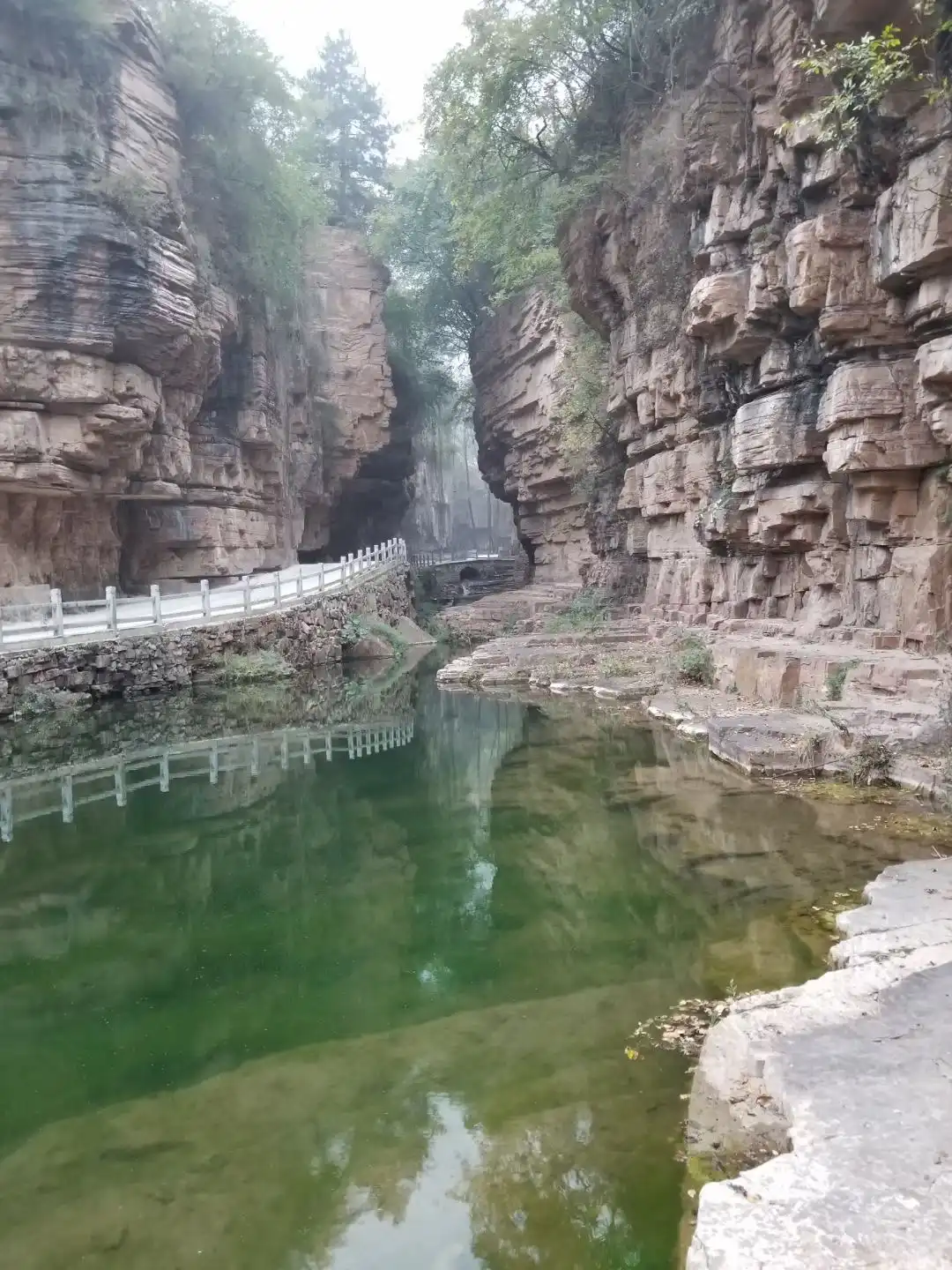 鄰近一線天的酒店