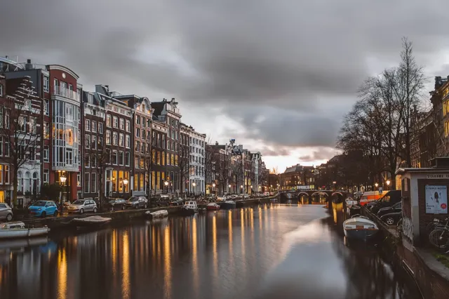 Blick auf die Grachten in Amsterdam