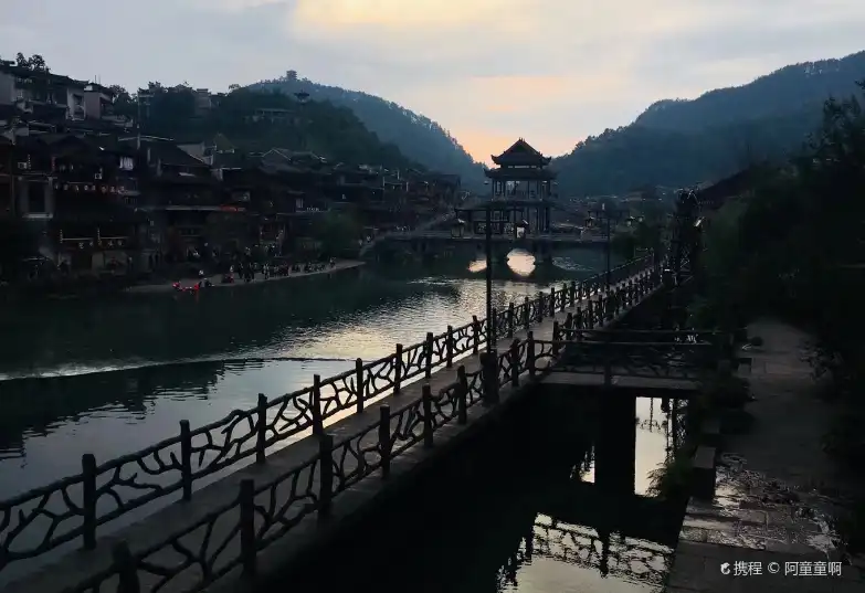 Hotel dekat Fenghuang Bridge
