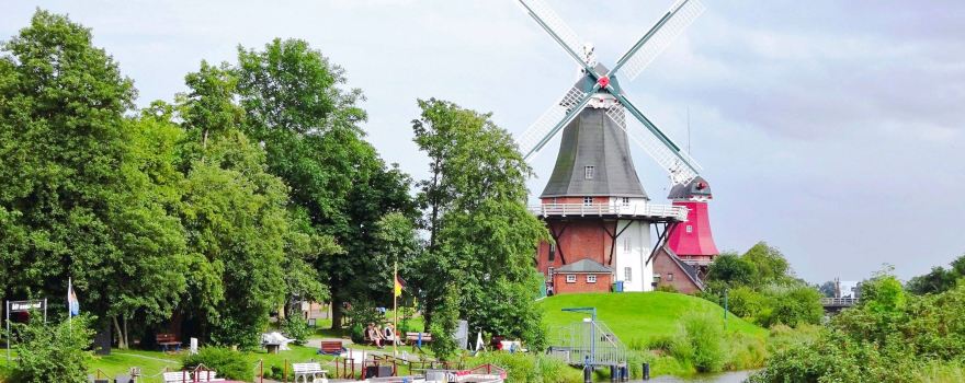 Die Greetsieler Zwillingsmühlen