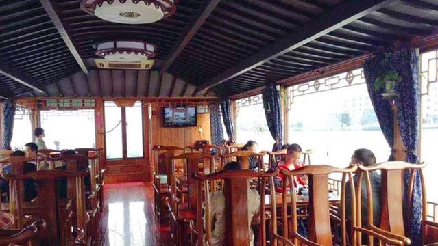 Water Tour Around the Town