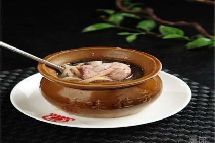 万氏煨汤馆(新华园小区店)