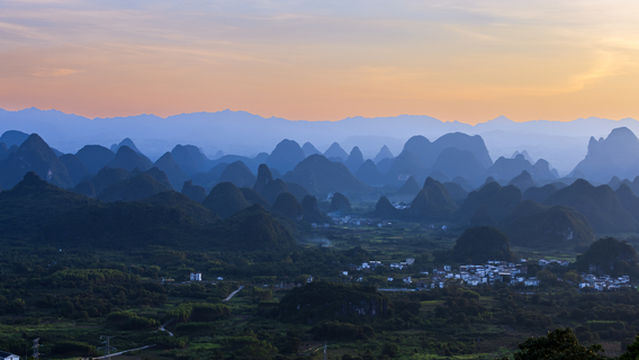 A large-scale ink painting of rivers and mountains, a must-visit spot