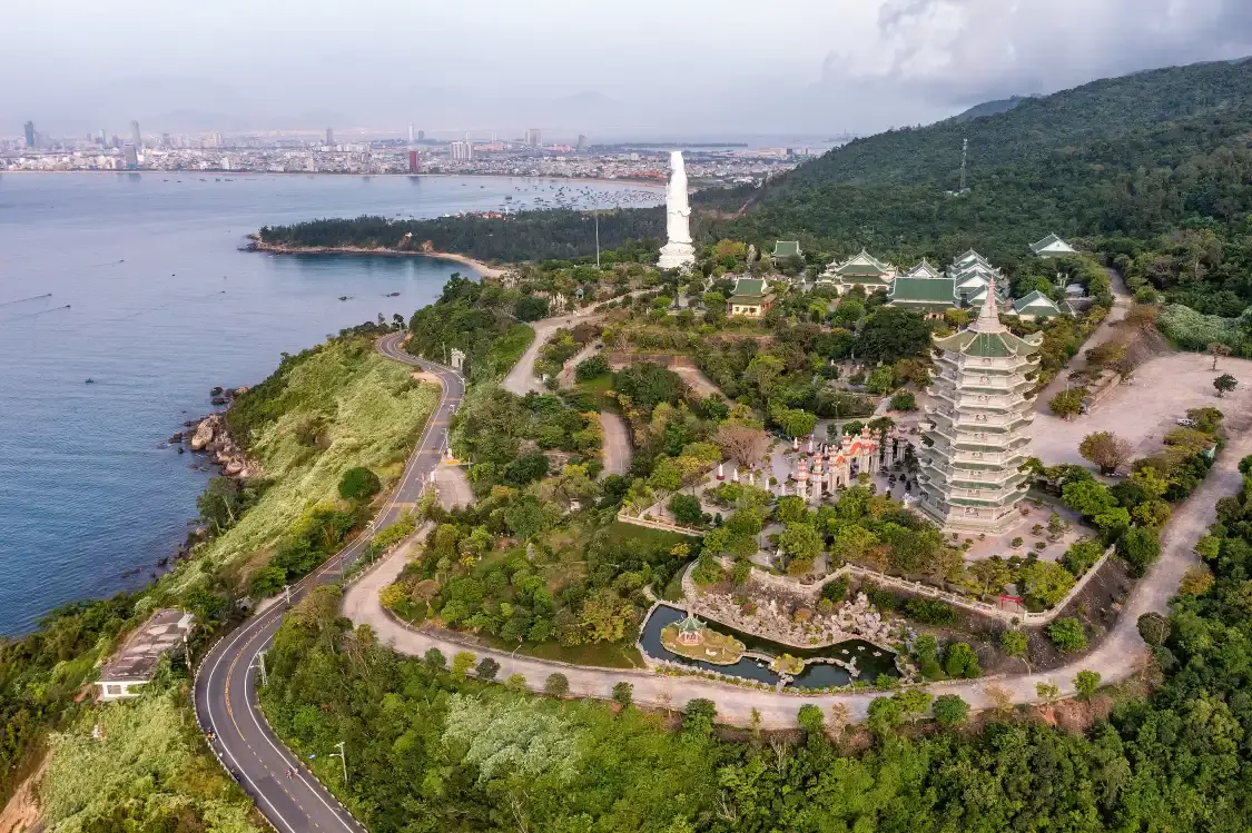 Hotels near Nui Son Tra