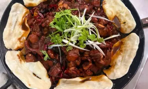 Ground-pot-cooked chicken