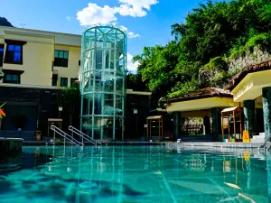 Gulugou Hot Spring Villa