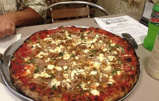 Pizza Joint / Stagecoach 66 Motel