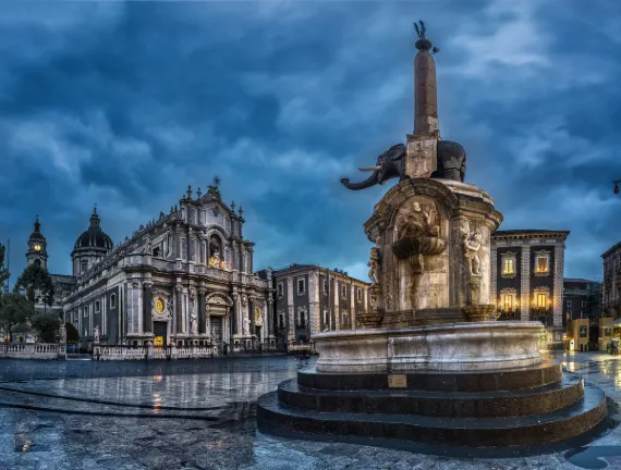 Fontana dei Delfini附近的飯店