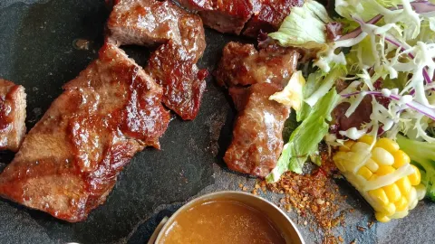 Nö! Weingalerie u.Café in ベルリン