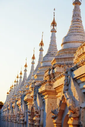 Hotels near Mandalay Hill