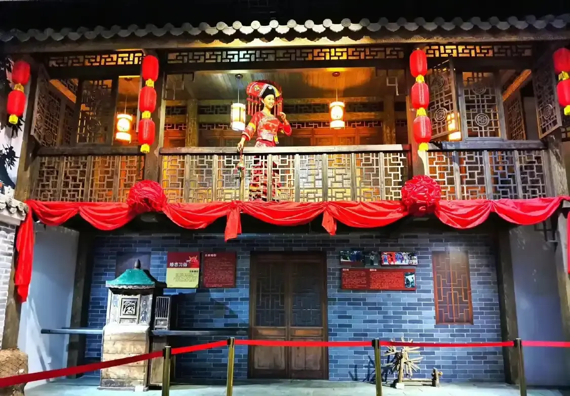 Hotels near Yizhou Museum