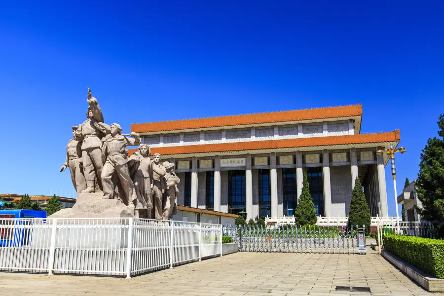 Памятник председателя Мао