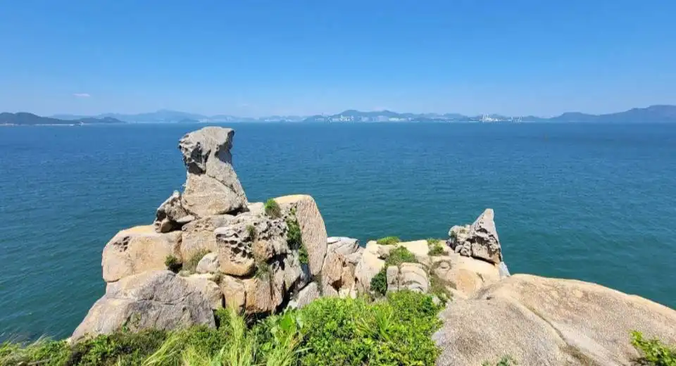 Hotels near Jade Seal Rock