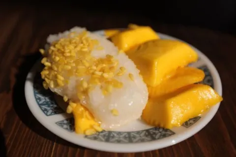 Mae Varee Mango Sticky Rice