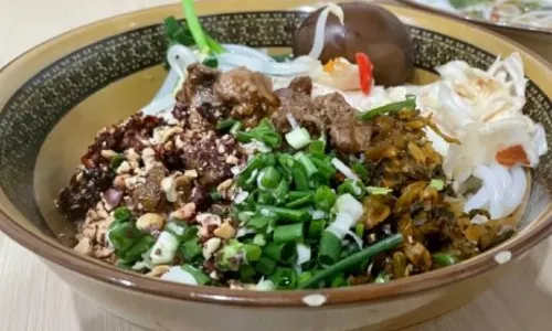 CAO JI Yun Xian Chicken rice noodle