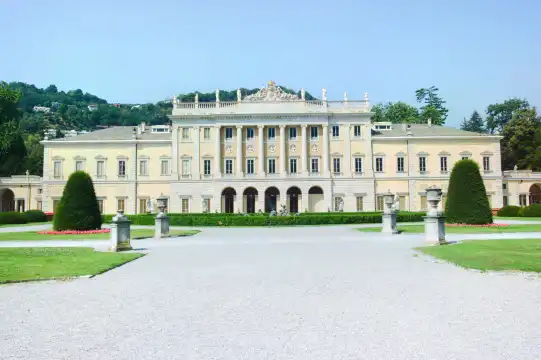 オルモ邸周辺のホテル