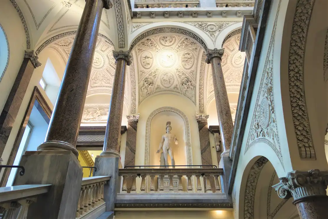 브라스키 궁전 주변 호텔