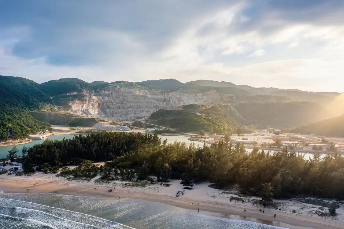 Hotels near Queen's Bay