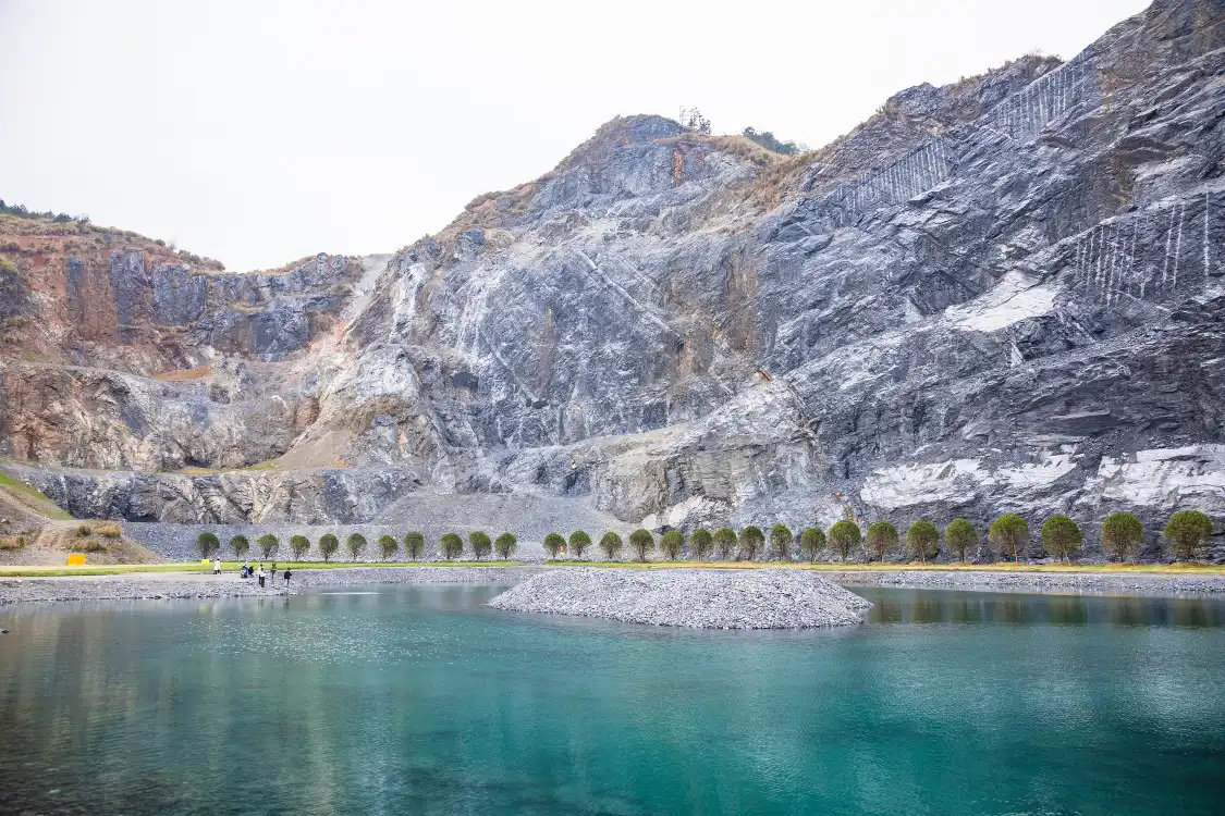 Hotels near Little Iceland