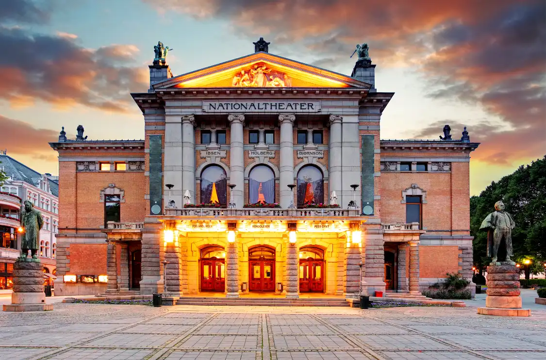 Các khách sạn gần The National Theatre