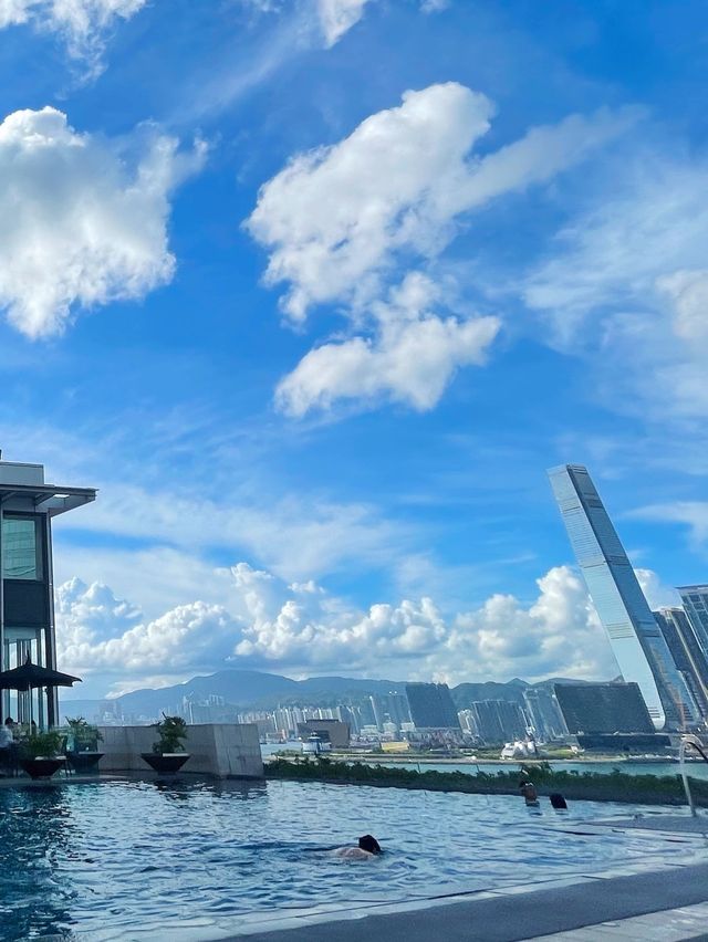 人氣酒店的無邊際泳池