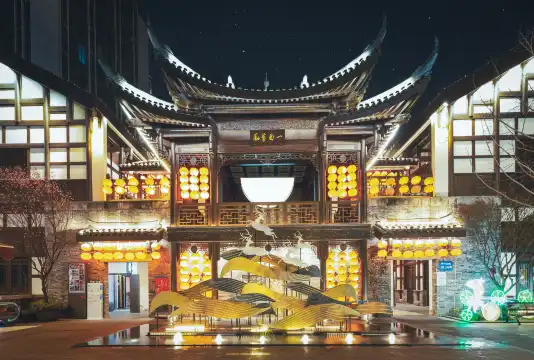 鄰近長嘉滙彈子石老街的酒店