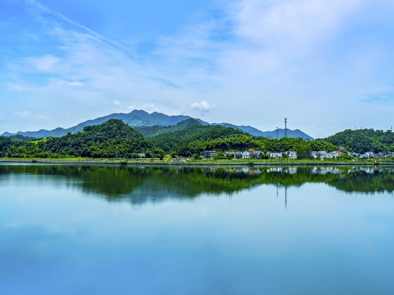 Baihua Lake