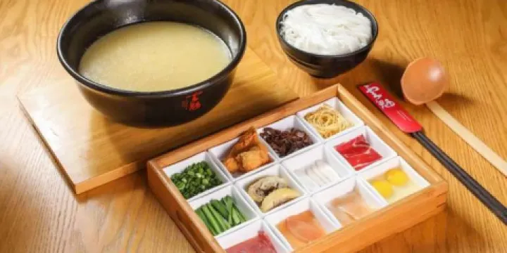 雲魁過橋米線（花之城花園店）