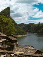 鎮山村