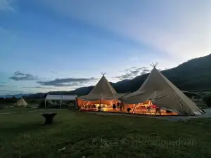 Lijiang Aibinong Tang'an Apartment (Mediterranean International Resort Store) · Foliday Snow Mountain Camp Yeshe Tent Restaurant