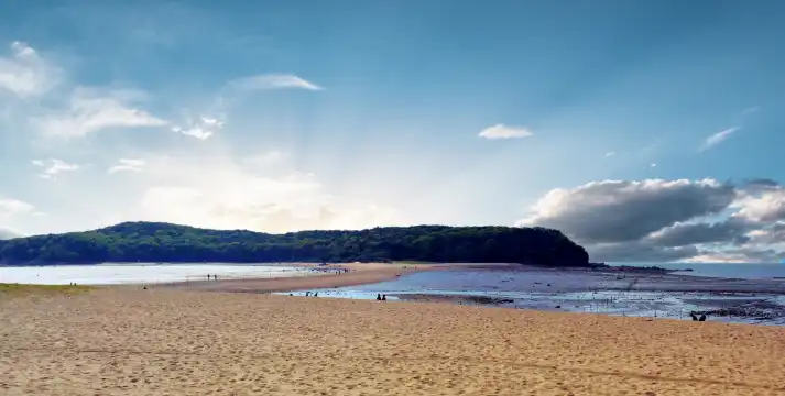 実尾島周辺のホテル
