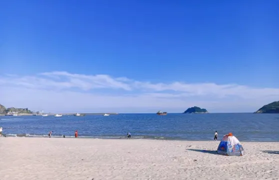 月亮灣沙灘出海捕魚觀光拼半船(限5位)大小同價