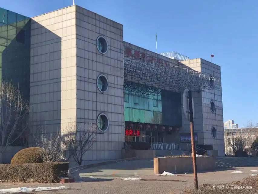 Отели рядом с достопримечательностью «Laoting Cultural Center»