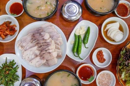 TWIN PORK SOUP WITH SOUP