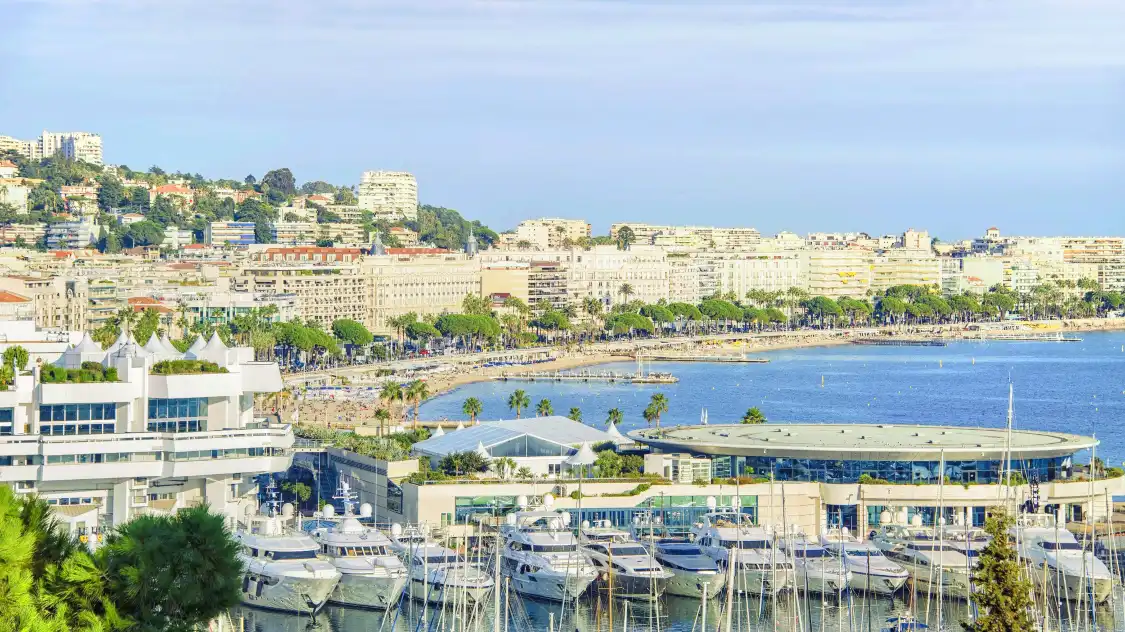 Hotels near La Plage du Martinez - Plage Privée