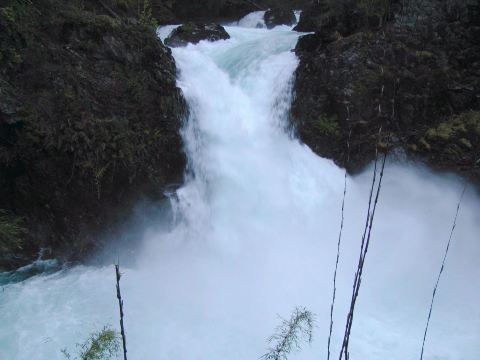 Los Alerces Waterfall (Cascada Los Alerces)