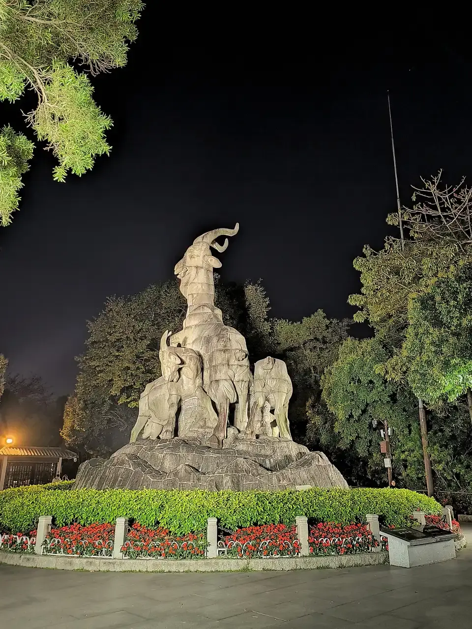 3_Five Rams Statue