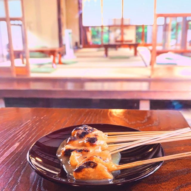 京都 どちらのお店も美味な「あぶり餅」