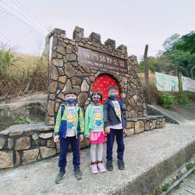 城門水塘行山小心俾馬騮搶走雪糕